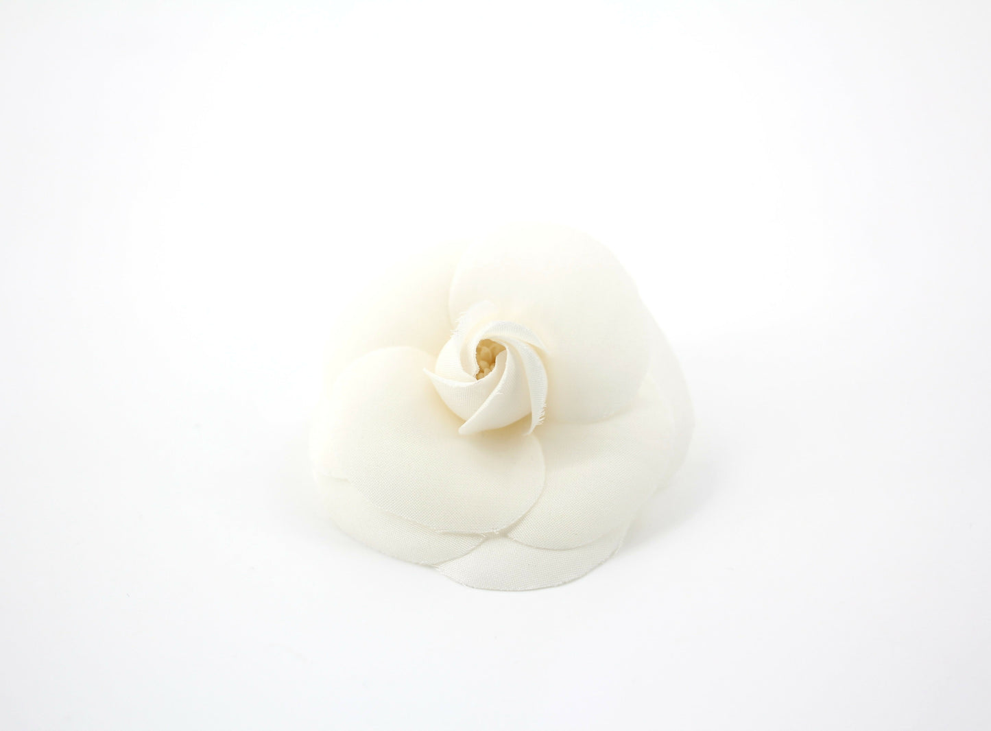Chanel Vintage 81-85 Silk White Camellia Brooch
