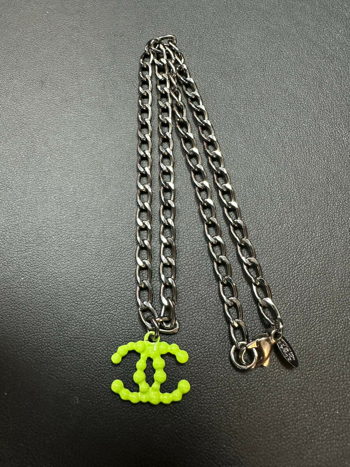 Chanel Vintage 04A Resin Fluorescent Green Grain CC Gray Chain Necklace
