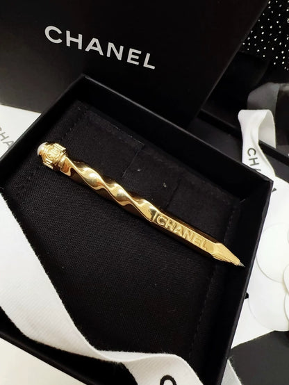 Chanel 25K gold spiral pearl button pencil brooch