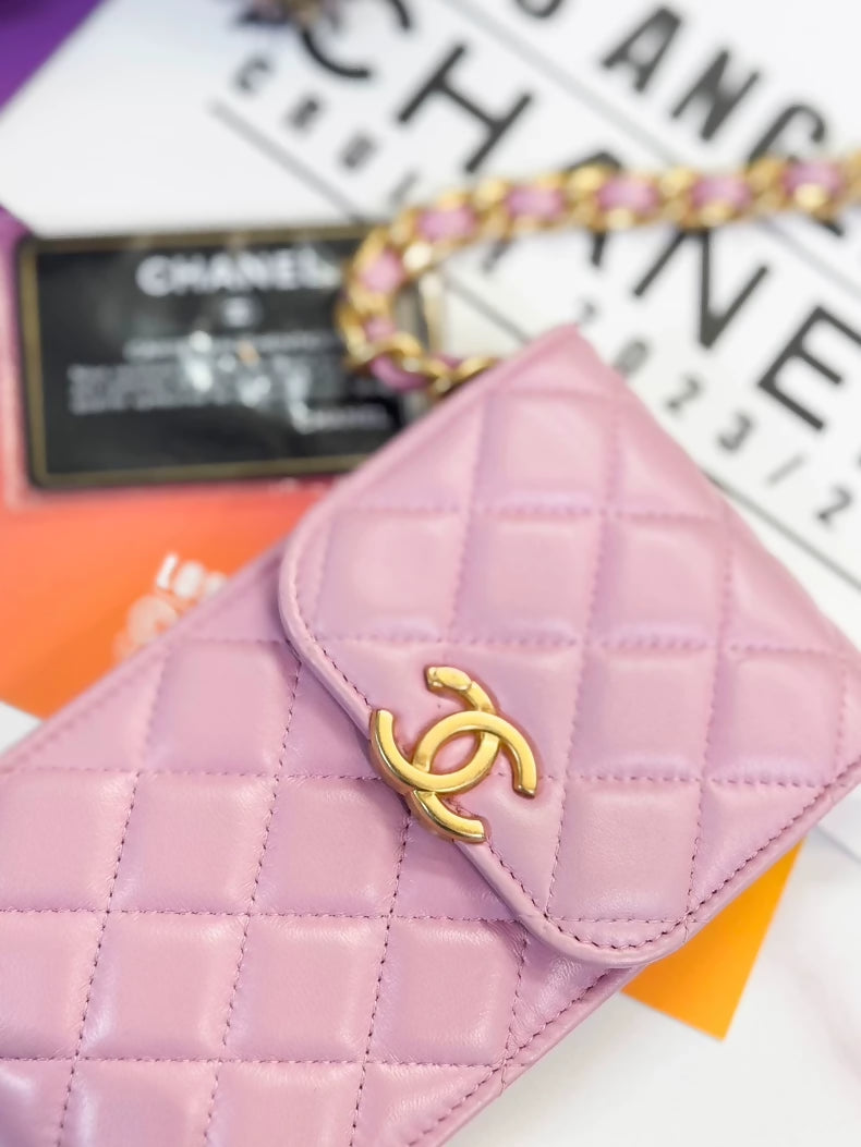 Chanel, Spring/Summer 2022, pink quilted gold-buckled chain phone bag/crossbody bag,