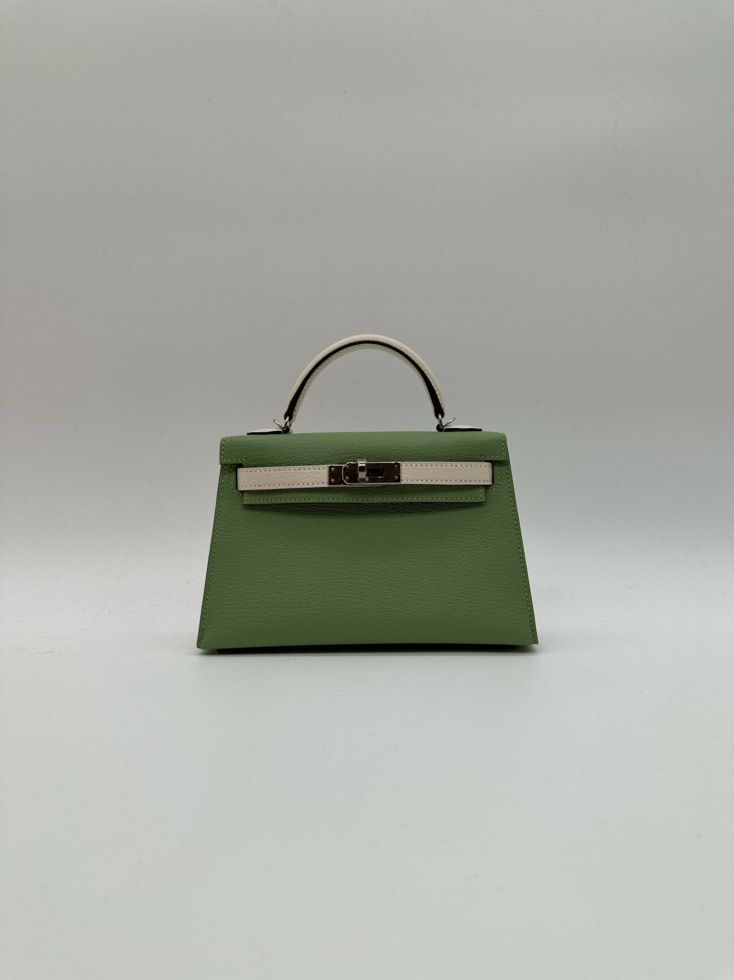 Hermès Kelly 20 HSS Vert Criquet / Nata Chèvre PHW B 2024