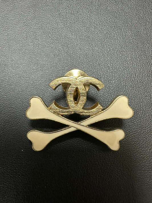 Chanel Vintage 03P Enamel White Skull Brooch