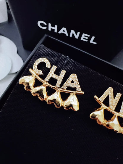 Chanel 23P gold heart-shaped asymmetrical letter earrings