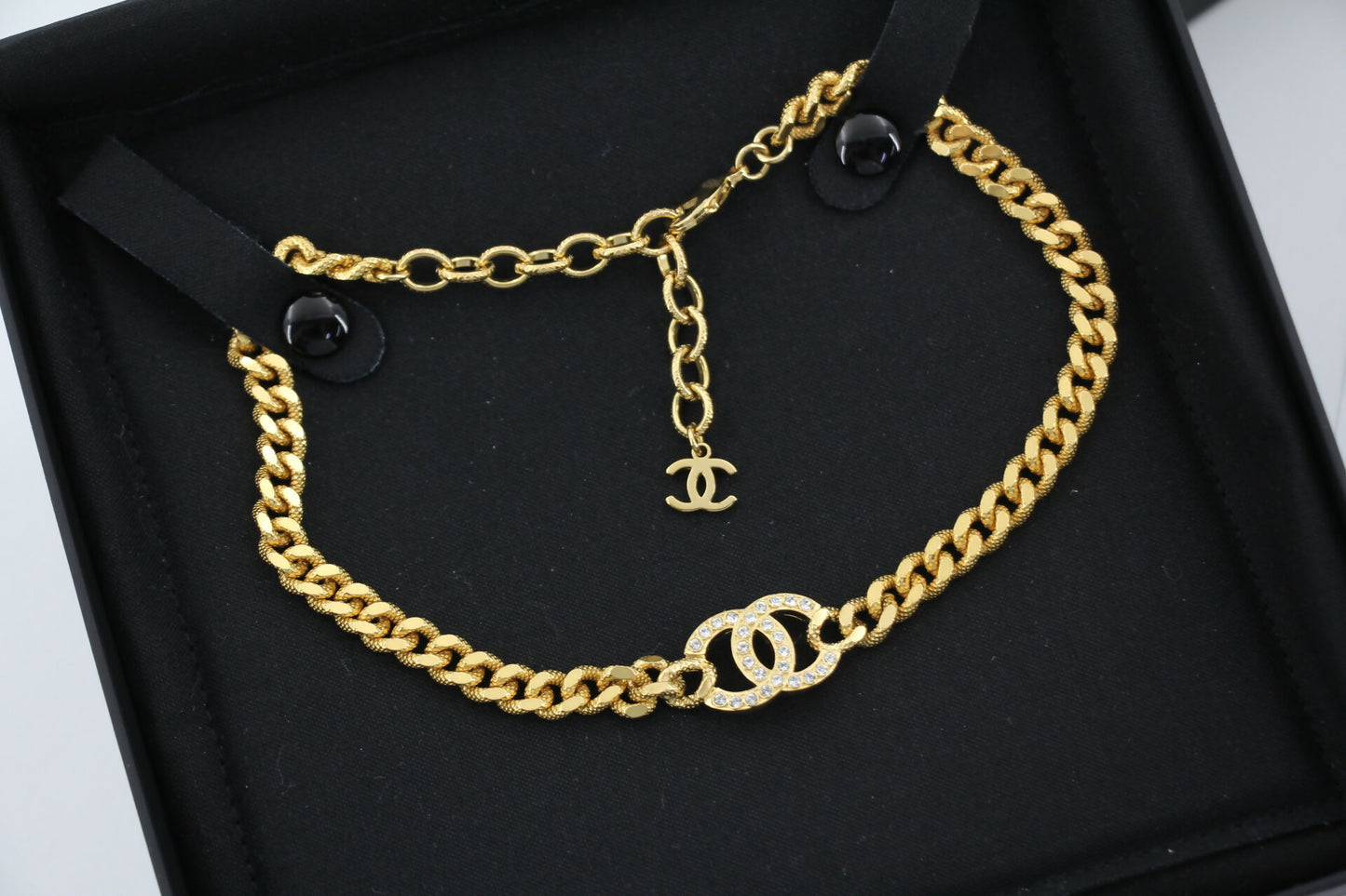 Chanel F22A Metal Rhinestone CC Gold Chunky Chain Short Necklace