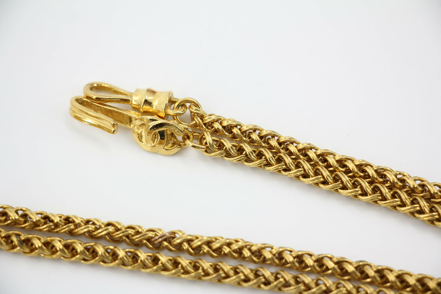 Chanel Vintage 95A Lapis Lazuli Marble Blue Oval Pendant Gold Plated Necklace