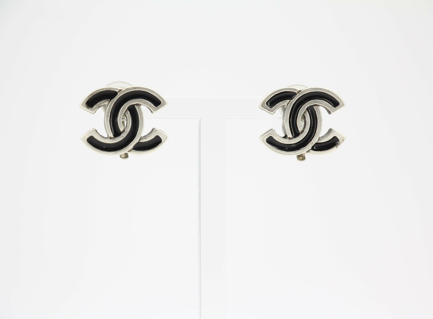 Chanel Vintage 04A Metal Black Silver CC Clip-on Earrings