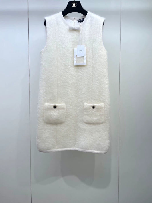 Chanel 25N ecru white dress with bow