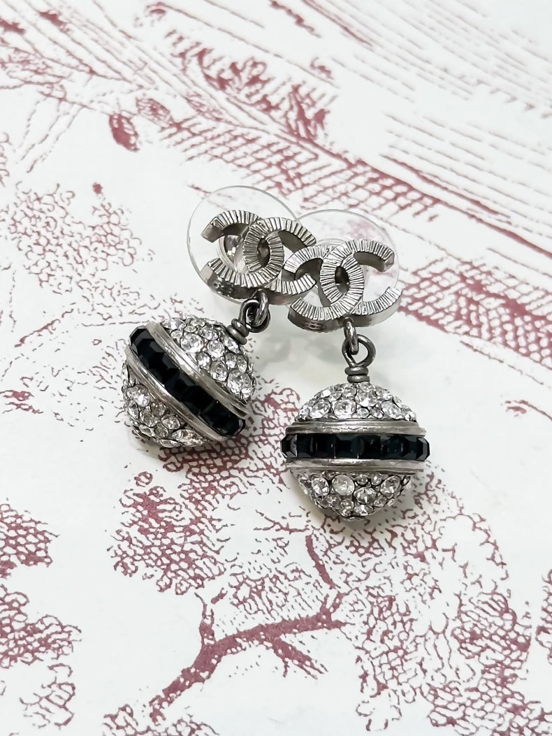 Chanel 17b Fall Winter Double C Earrings