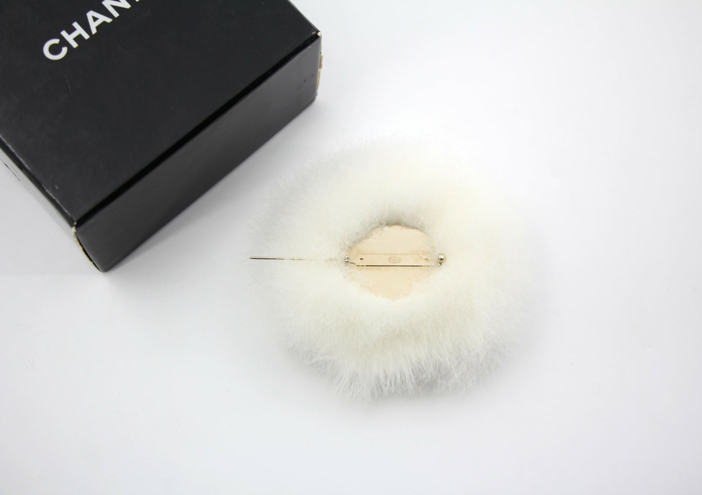 Chanel Vintage 04A Rabbit Fur White Round Bow Brooch
