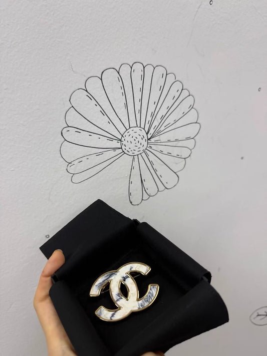 Chanel 23A Exquisite marble double C brooch