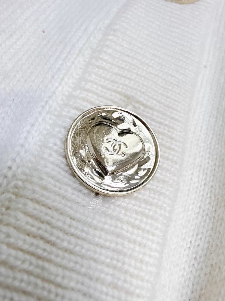 Chanel 25B white cashmere cardigan with pink trim