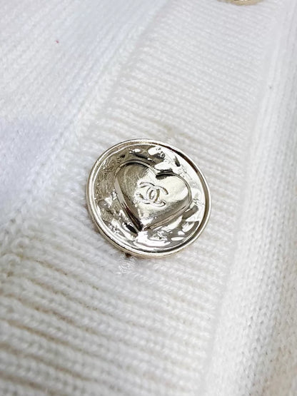 Chanel 25B white cashmere cardigan with pink trim