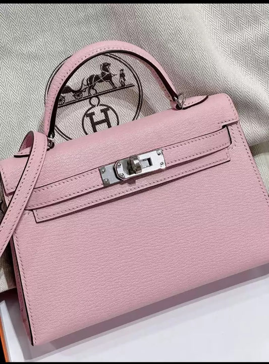 Hermès Kelly II 25 Rose Sakura Chèvre Leather paired with Gris Perle / Pearl Grey Interior & Palladium Hardware W Stamp