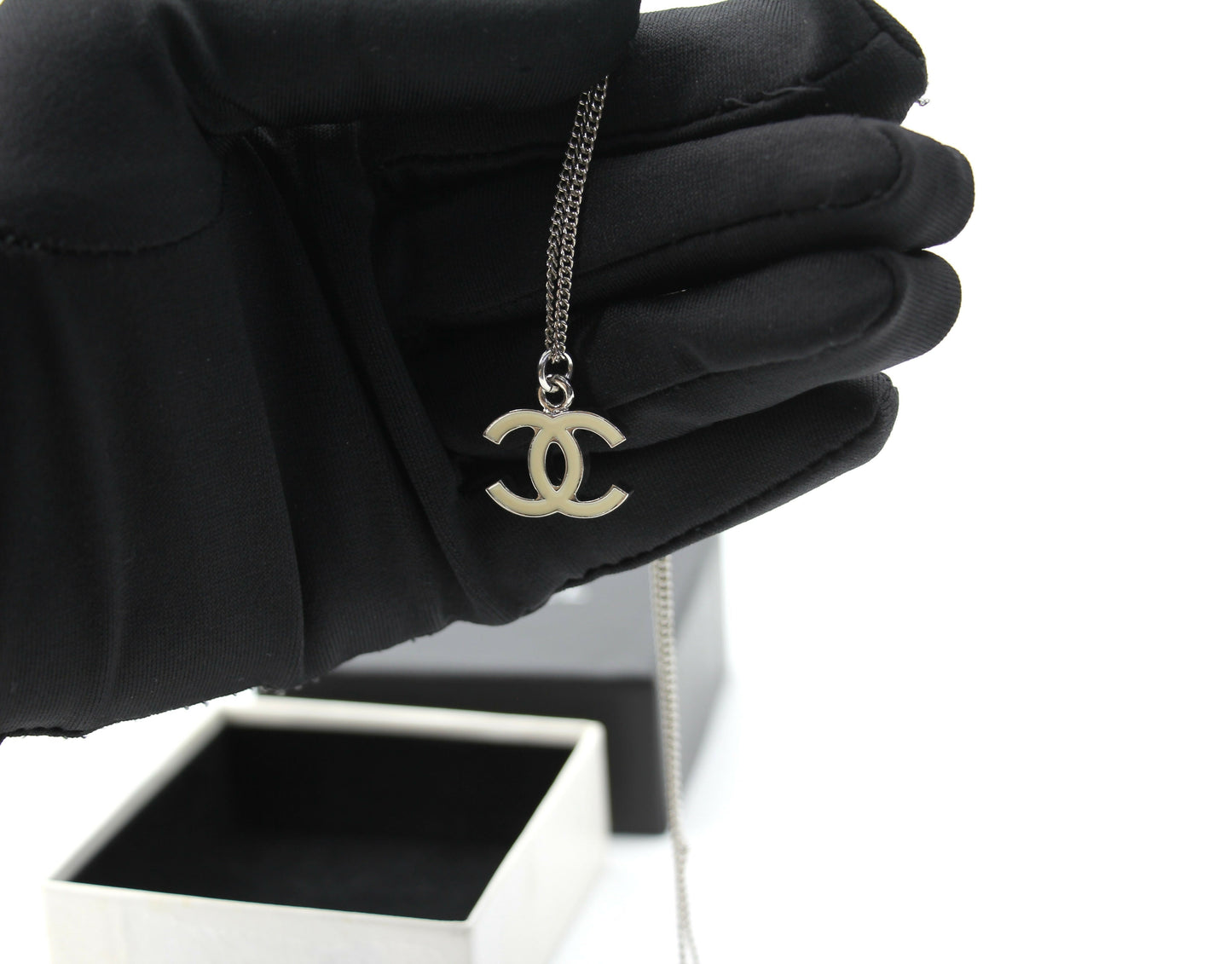 Chanel Vintage 07V Enamel Classic White CC Light Gold Necklace