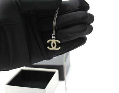 Chanel Vintage 07V Enamel Classic White CC Light Gold Necklace