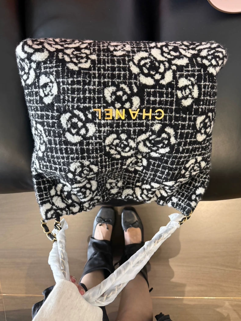 Chanel 22 bag in 23K camellia houndstooth wool, limited edition, medium size