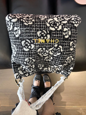 Chanel 22 bag in 23K camellia houndstooth wool, limited edition, medium size