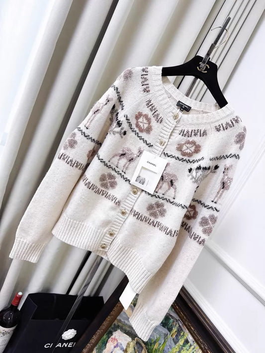 Chanel 25N beige cashmere cardigan with reindeer and four-leaf clover