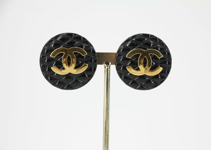 Chanel Vintage 93P Resin Gold-Plated Quilted Black Round Clip-on Earrings