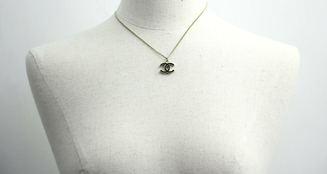 Chanel Vintage 07V Enamel Classic Black CC Light Gold Necklace