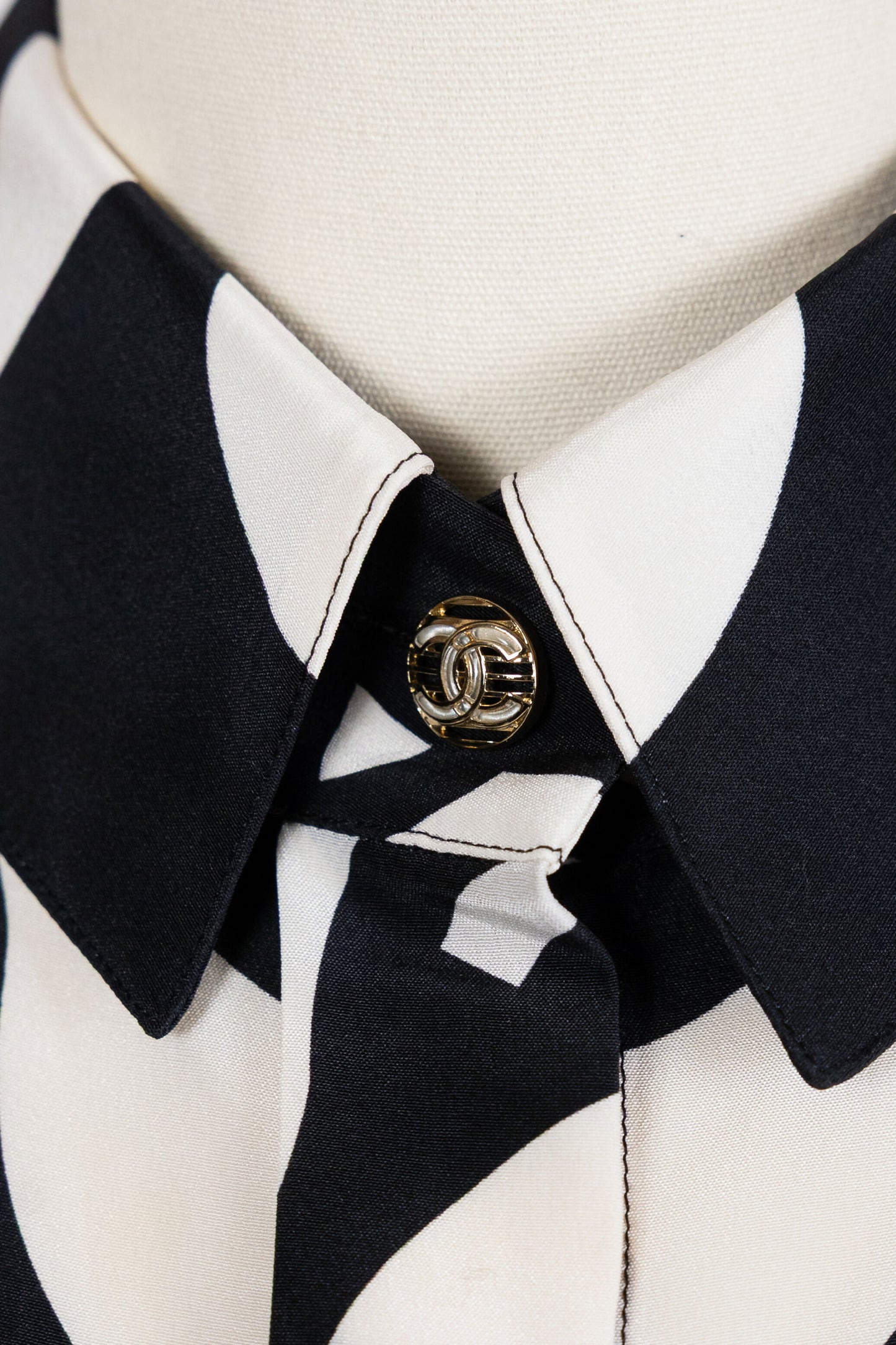 Chanel 2021 Spring/Summer Black and White Wave Set