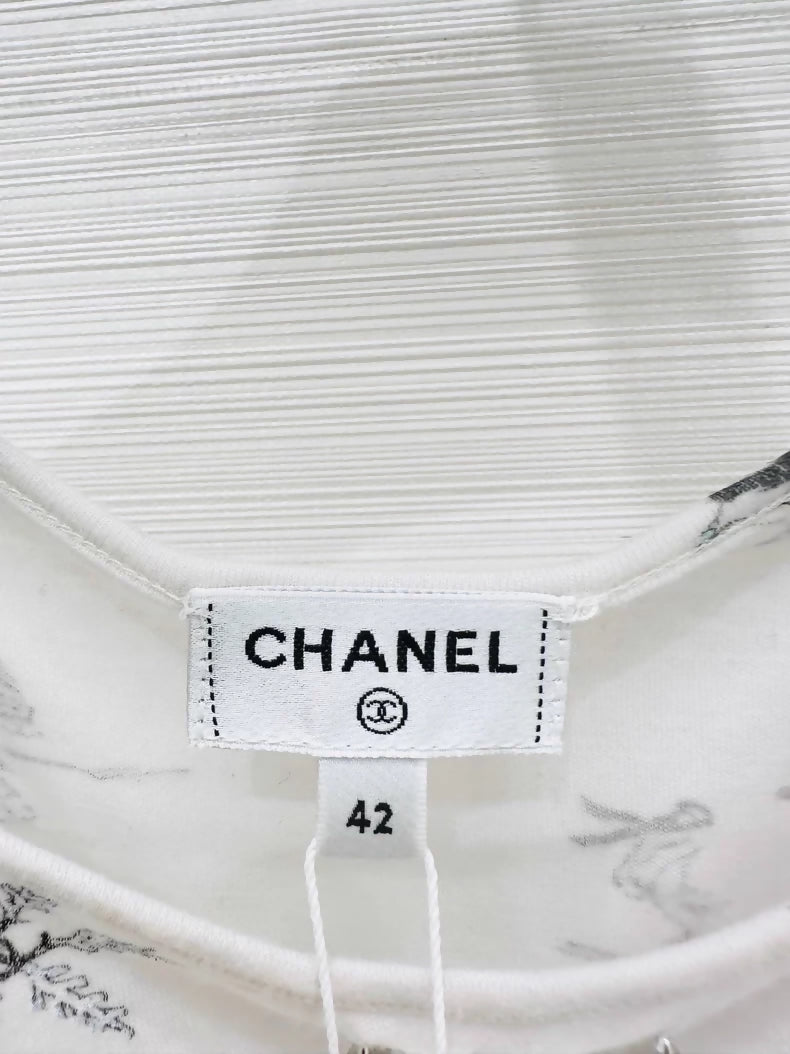 Chanel 25n white ski top