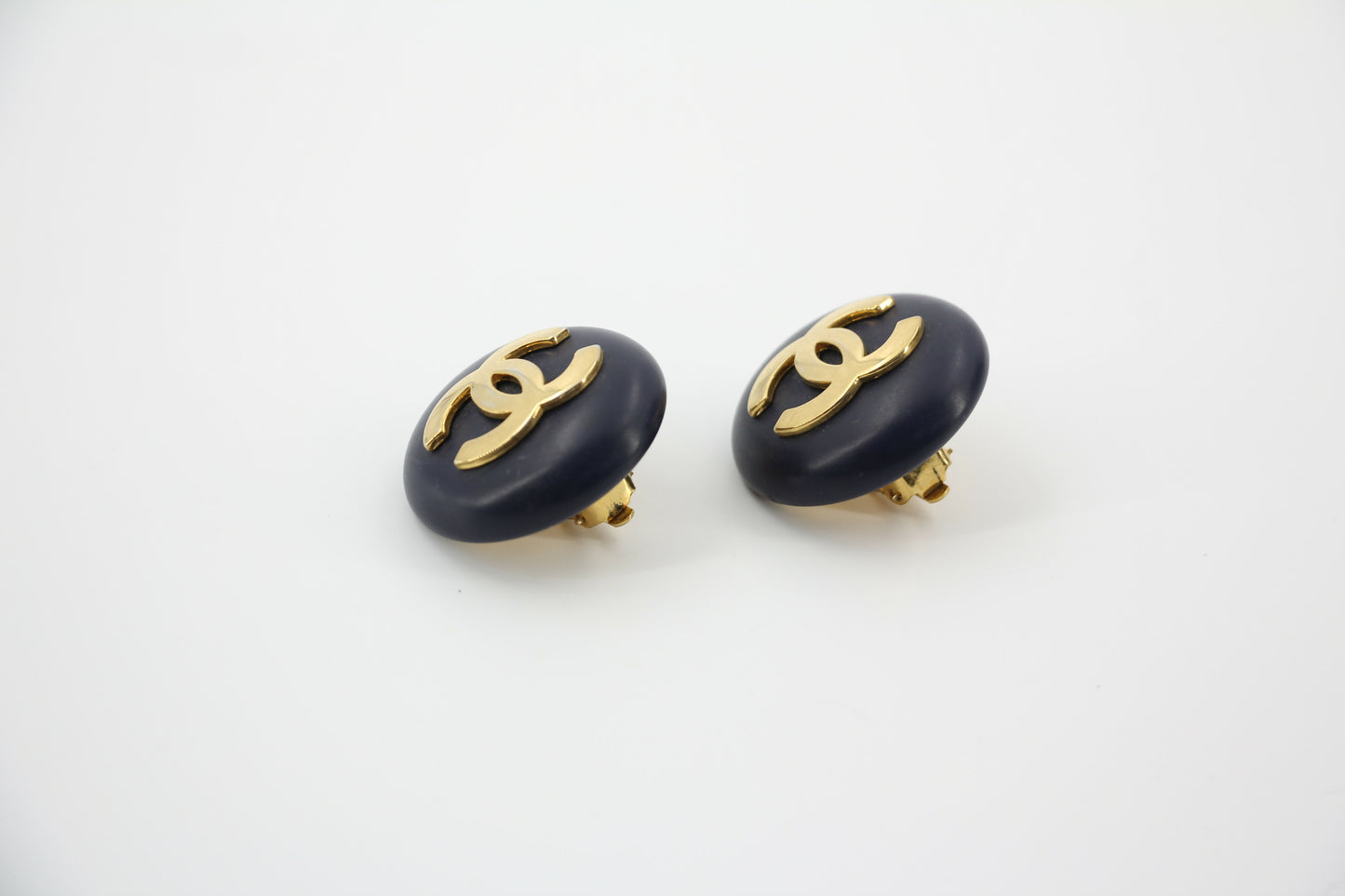 Chanel Vintage 87 Resin Navy Blue CC Logo Large Round Clip-on Earrings