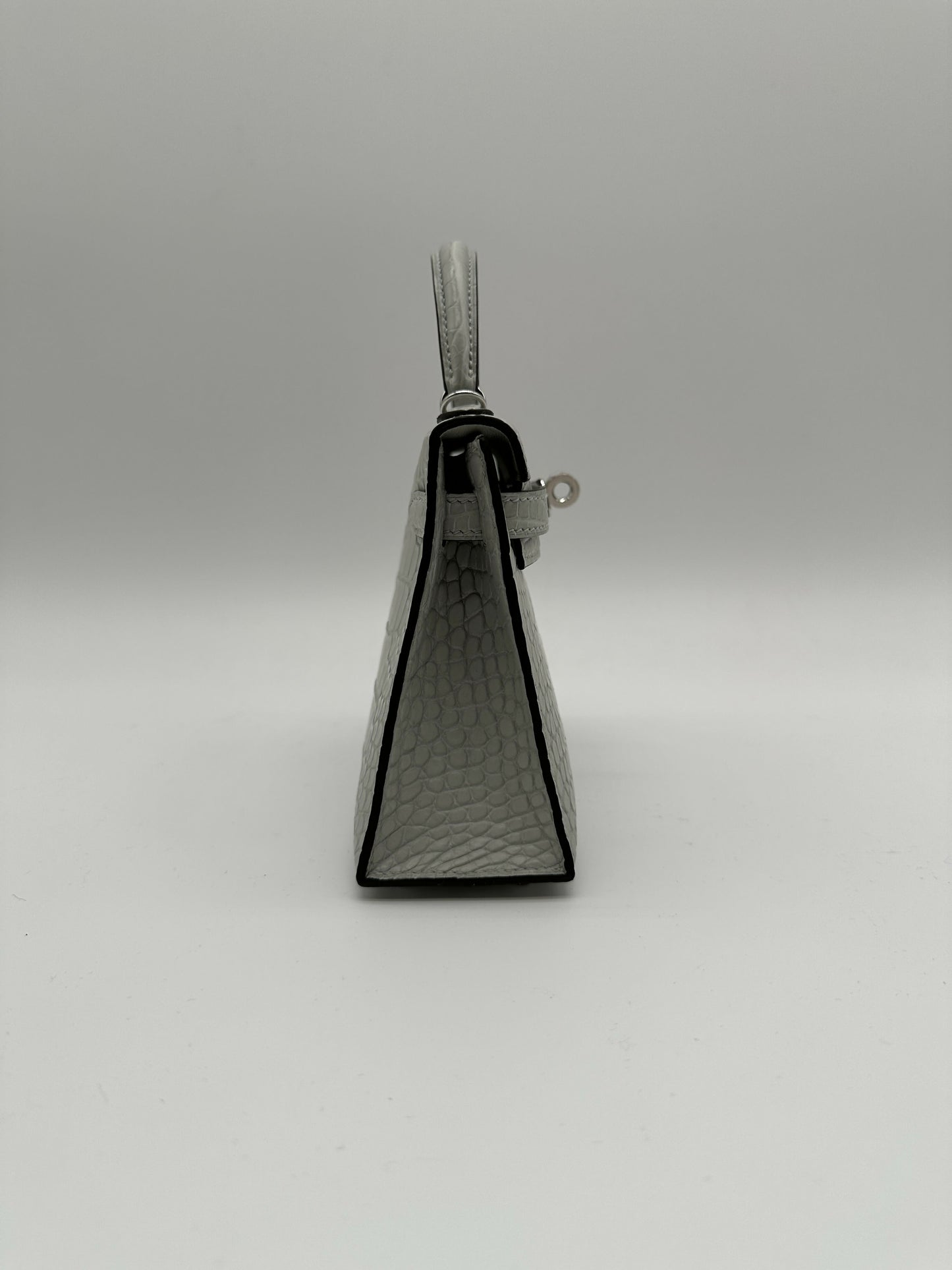 Hermès Kelly 20 Gris Neve Matte Alligator PHW K 2026