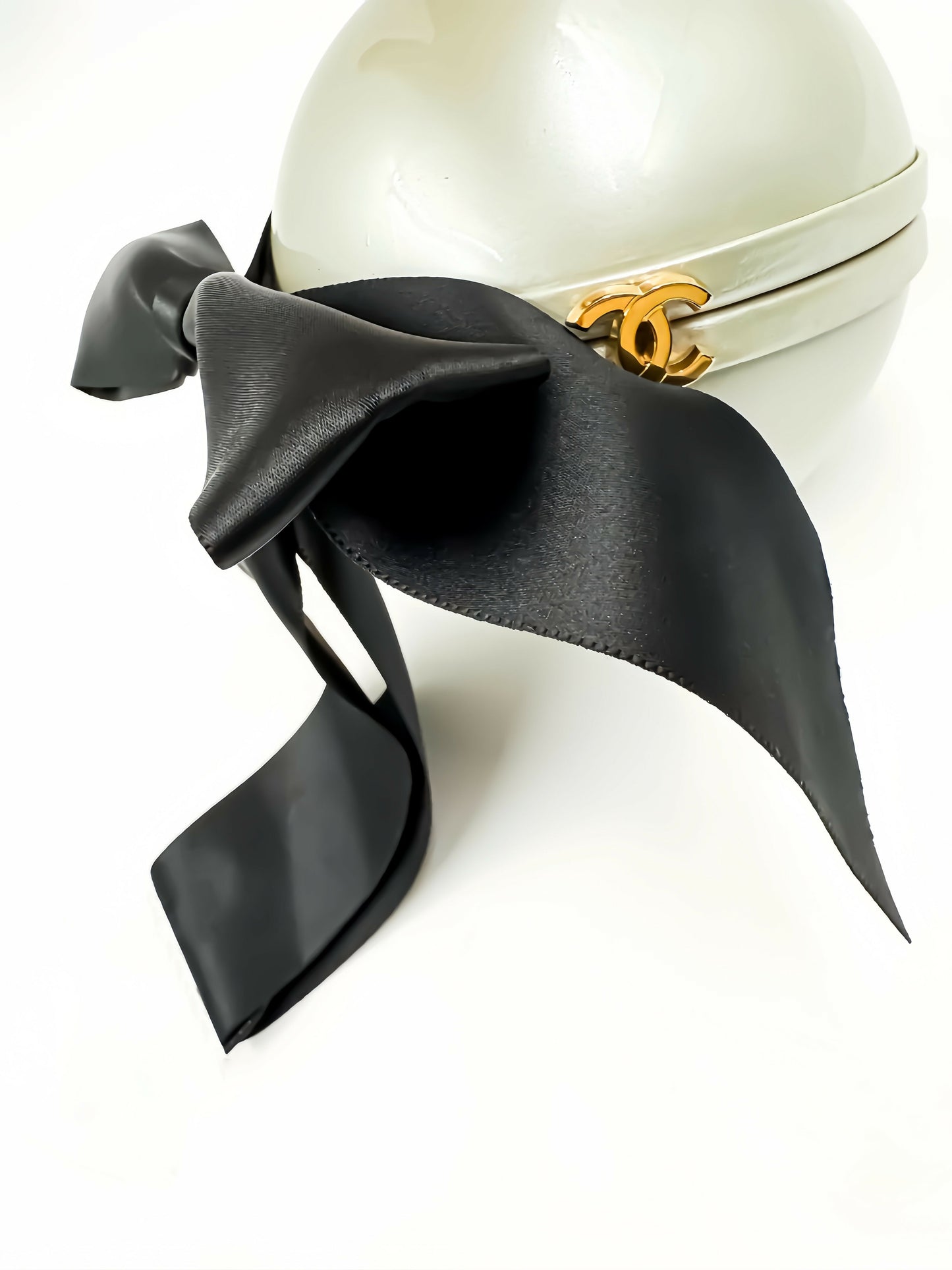 Chanel 2005 Pearl Minaudière