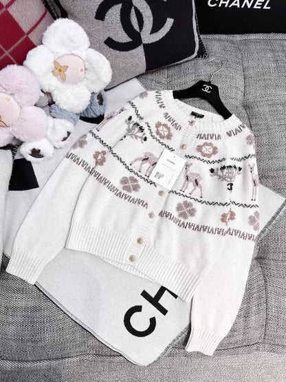 Chanel 25N beige cashmere cardigan with reindeer and four-leaf clover