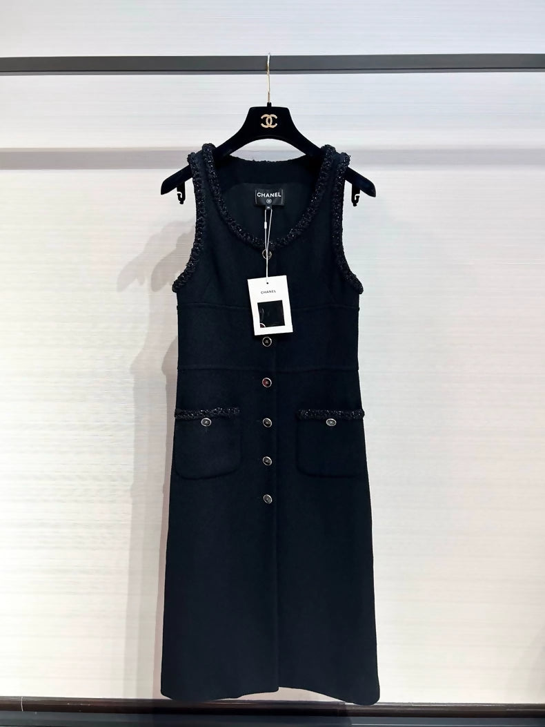 Chanel 25B black long wool vest