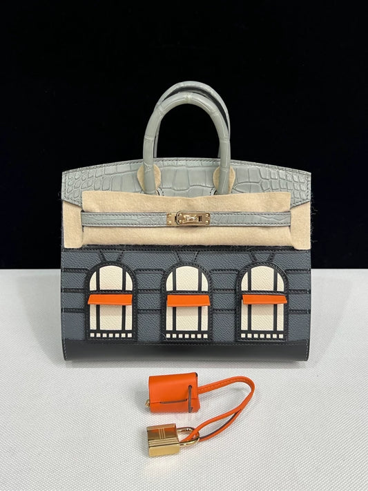 Hermès Birkin 20 Rainy Days Faubourg Sellier Ciment Matte Mississippiensis Alligator, Gris Misty and Craie Epsom, Orange H and Black Swift Permabrass Hardware