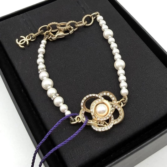 Chanel sparkling diamond flower pearl bracelet