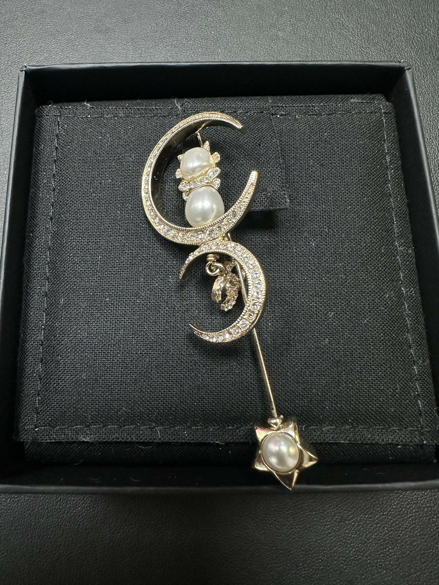 Chanel A20 Metal Rhinestone Imitation Pearl Sailor Moon x White Cat Brooch