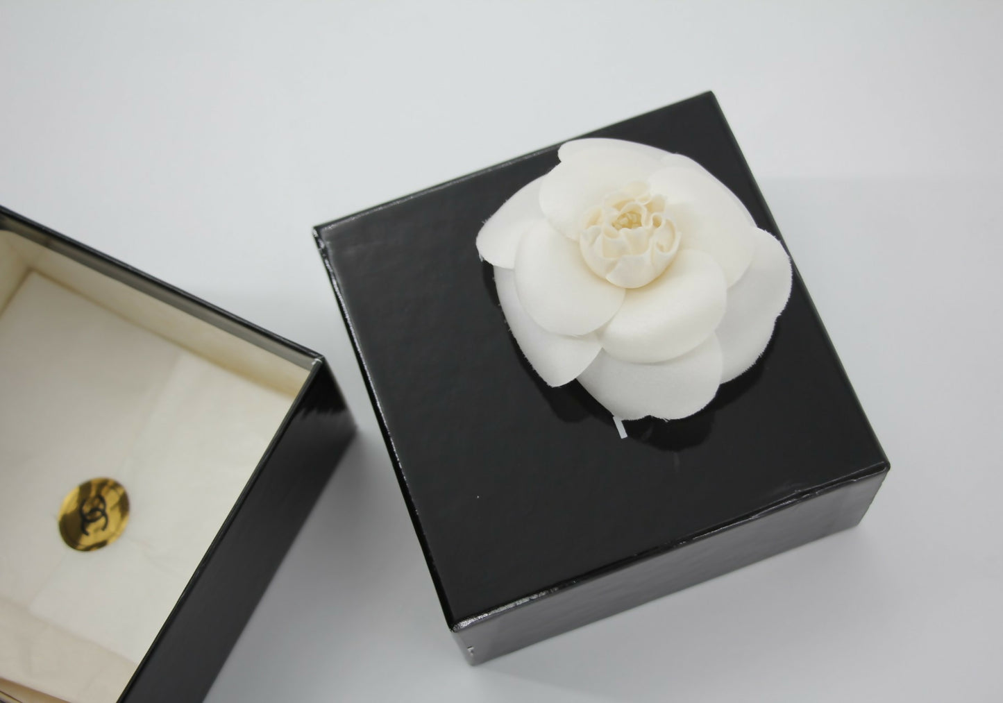 Chanel Vintage 81-85 Silk Light White Beige Camellia Brooch