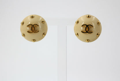 Chanel Vintage 96C Resin Light Brown Loop Clip-on Earrings