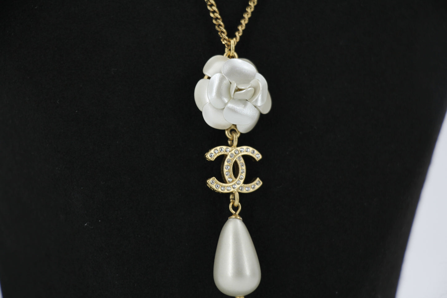 Chanel A20A Imitation Pearl Camellia Pendant Light Gold Necklace