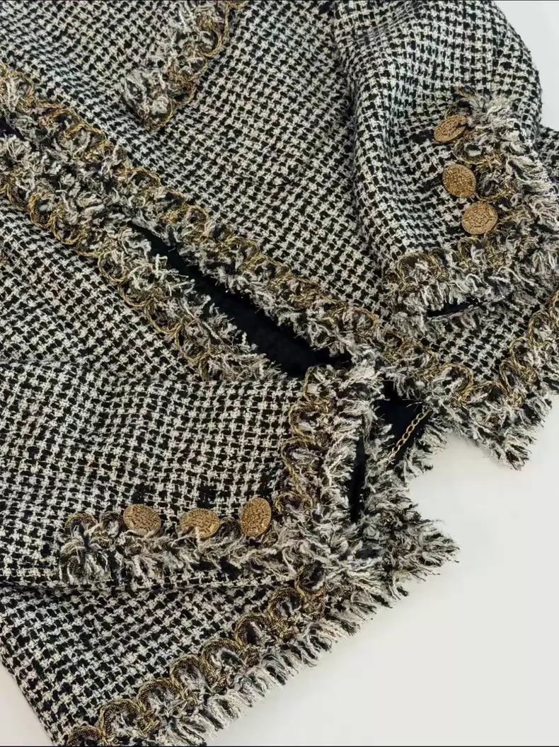 Chanel 10C black and Gold tweed Jacket