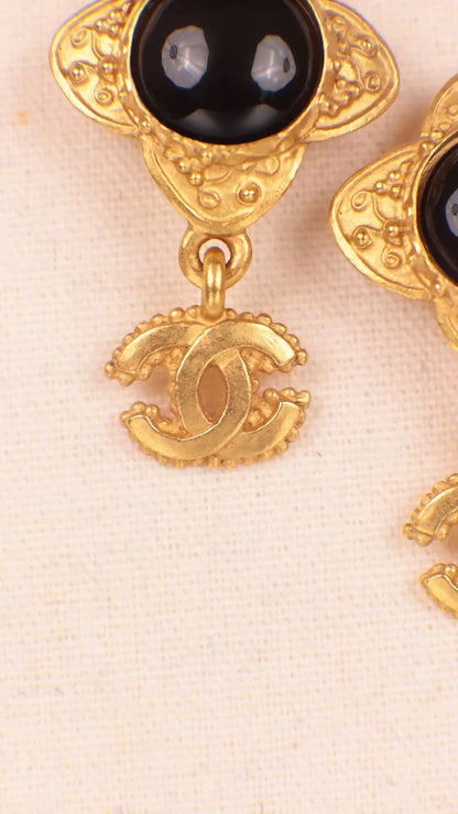 Chanel 1996 Black Glass Grapevine Edge Clip-on Earrings
