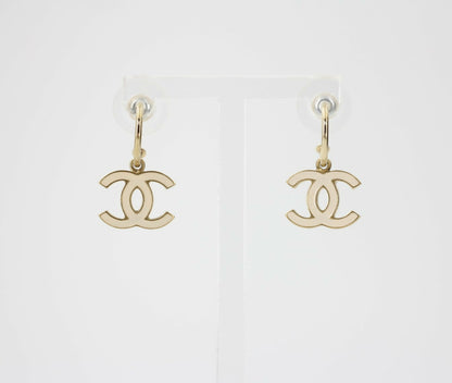 Chanel Vintage 10P Enamel White Pendant Earrings