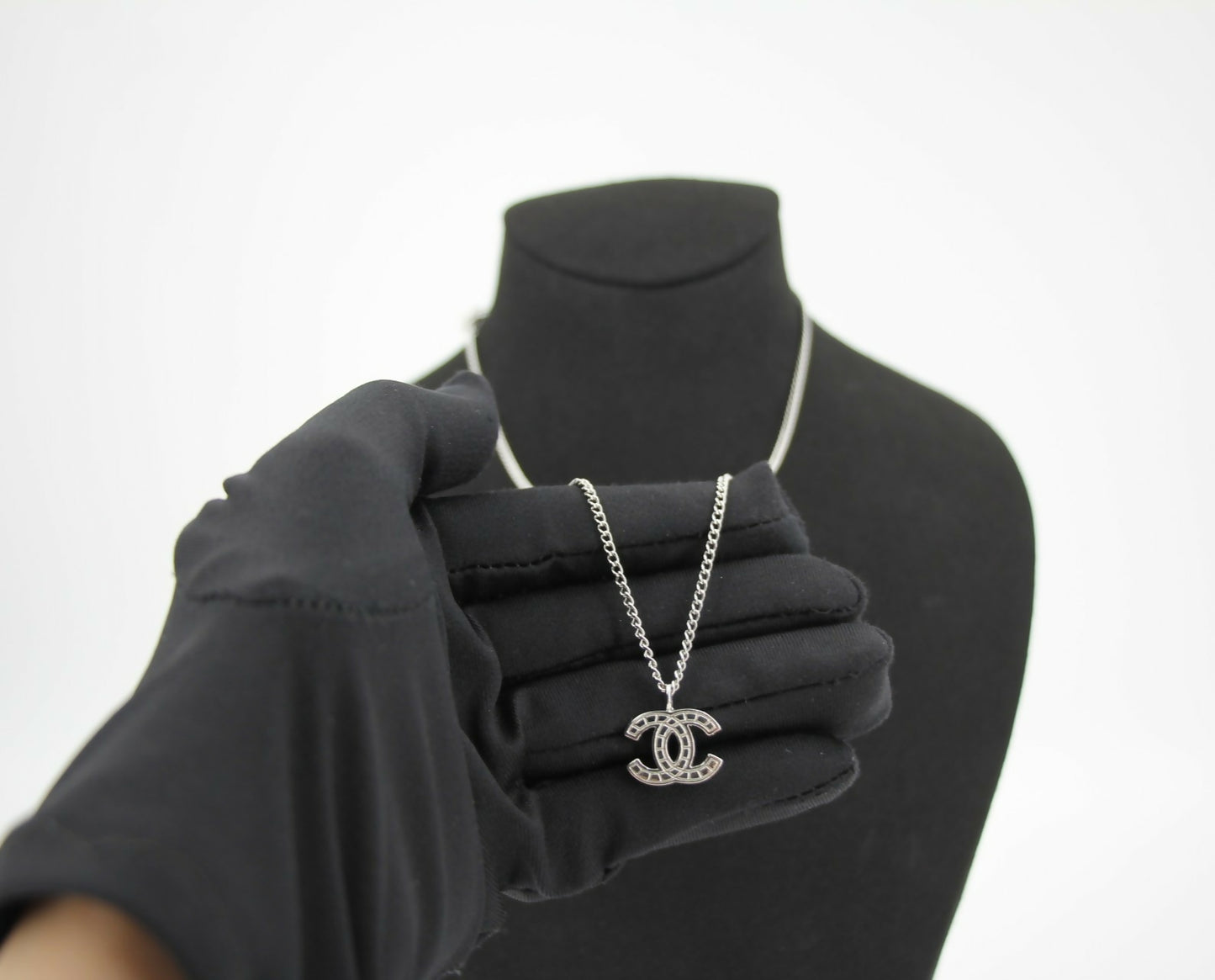 Chanel Vintage 07V Metal Quilted Silver CC Necklace