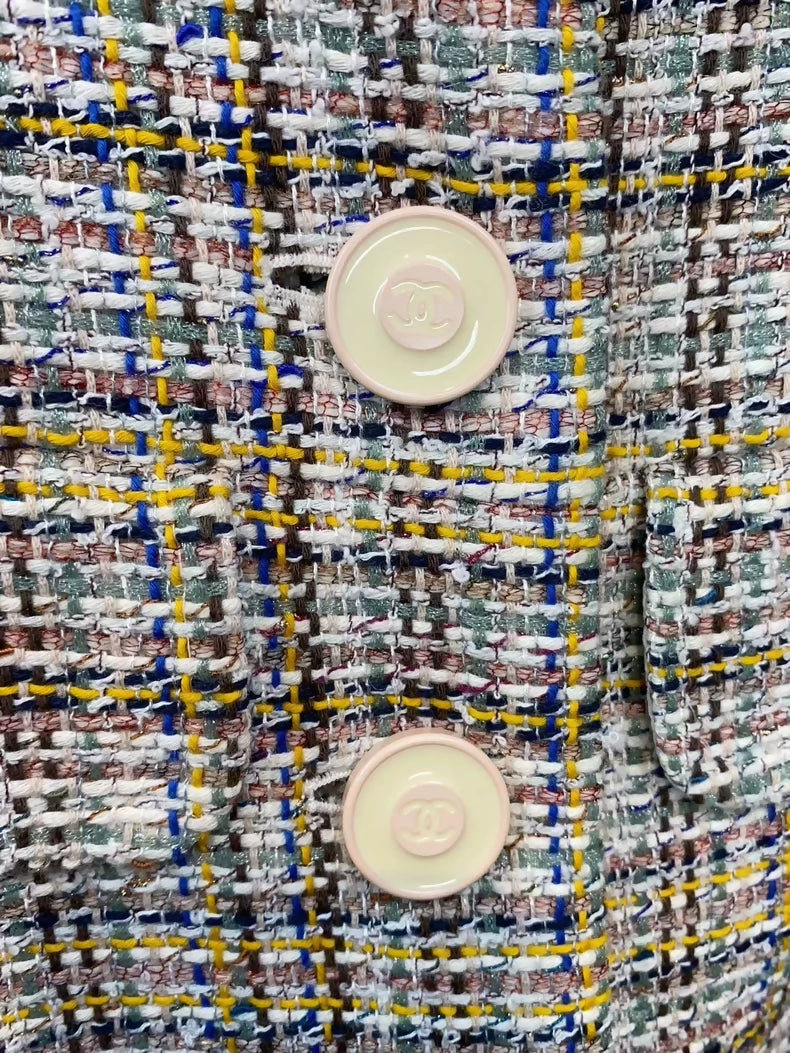 Chanel 18p beige tweed jacket