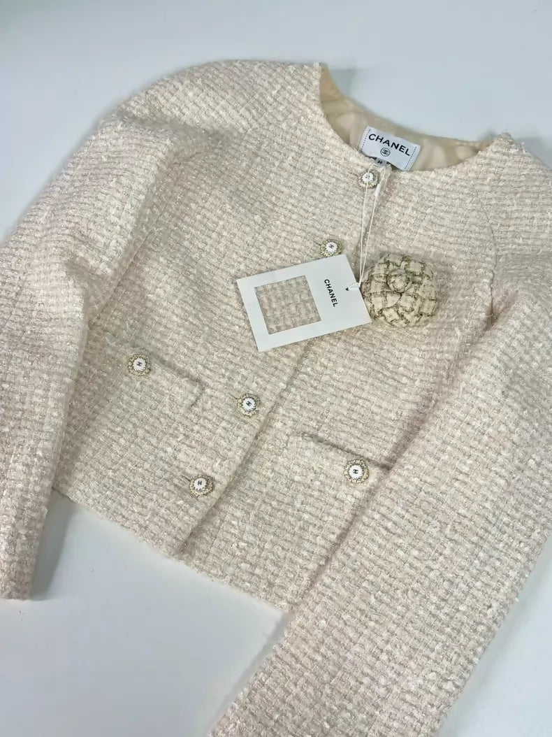 Chanel 25K ecru Tweed Jacket and Skirt set
