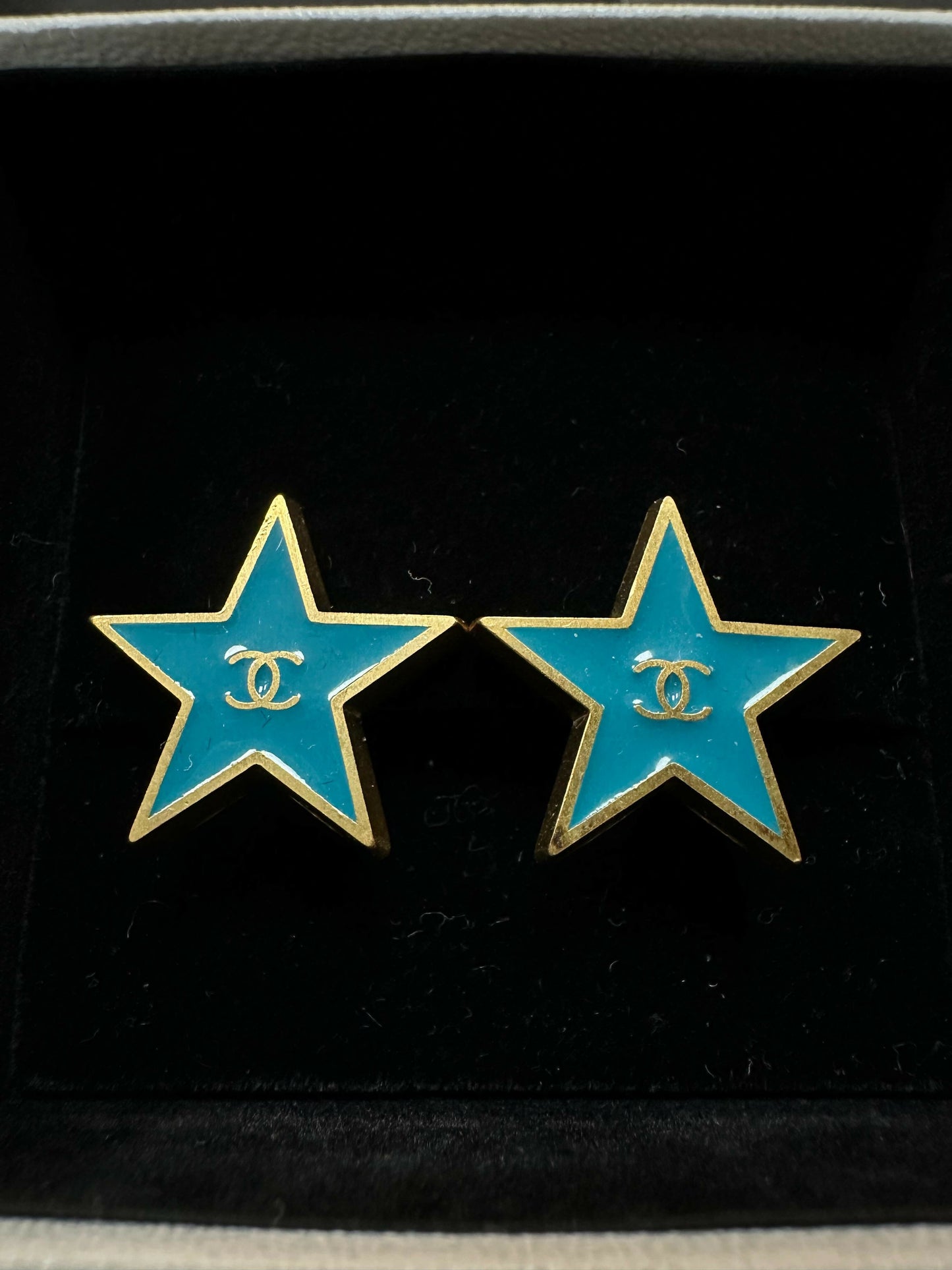 Chanel Vintage 01P Metal Blue Star Shape CC Clip-on Earrings