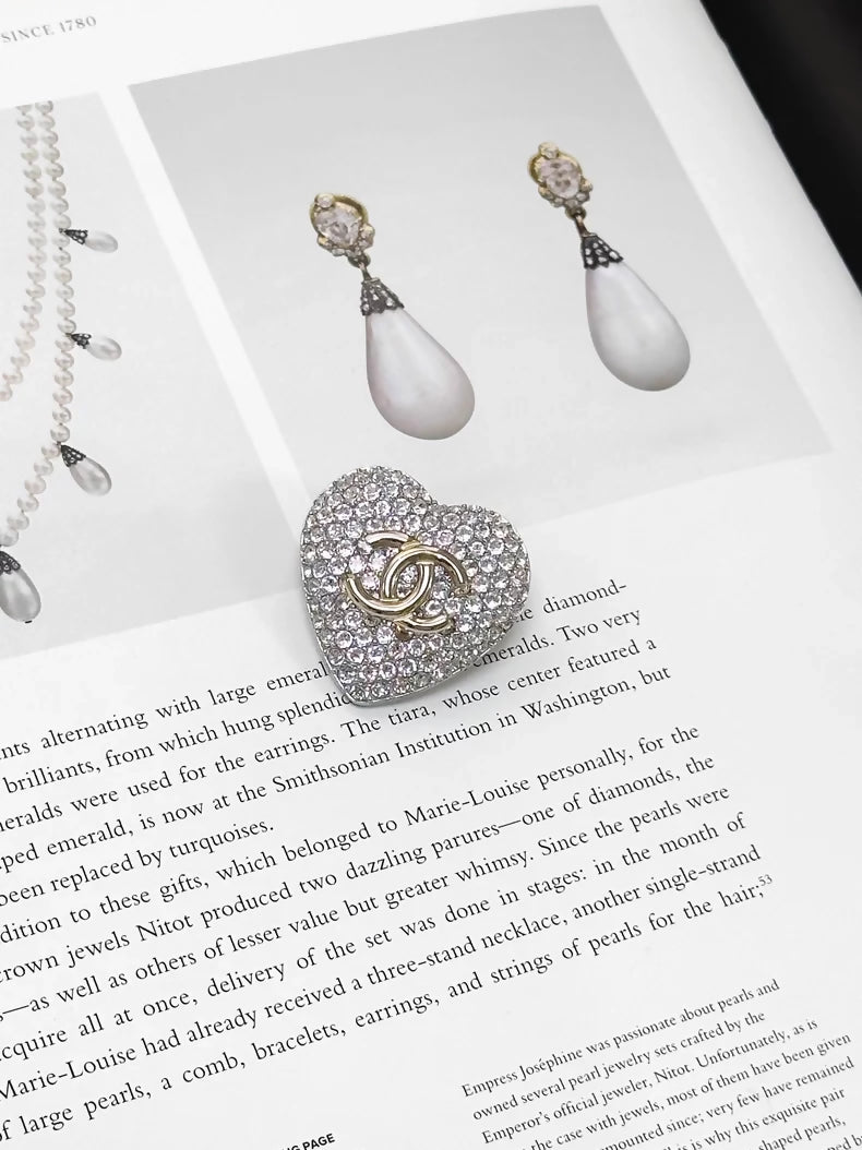 Chanel 20S double C full diamond heart brooch