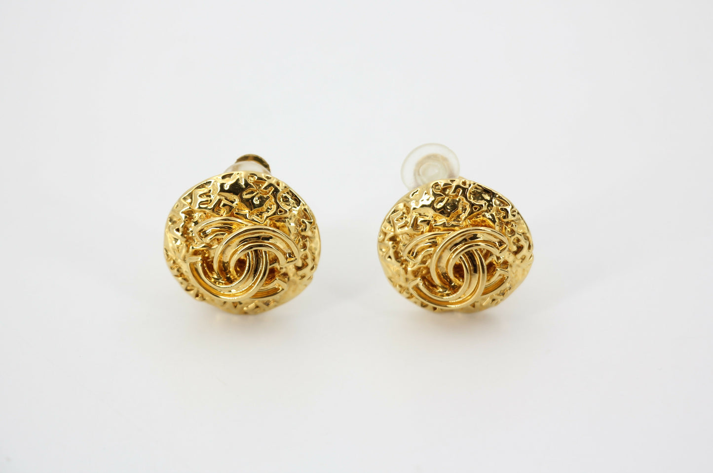 Chanel Vintage 95A Gold Plated Embossed Round CC Clip-on Earrings