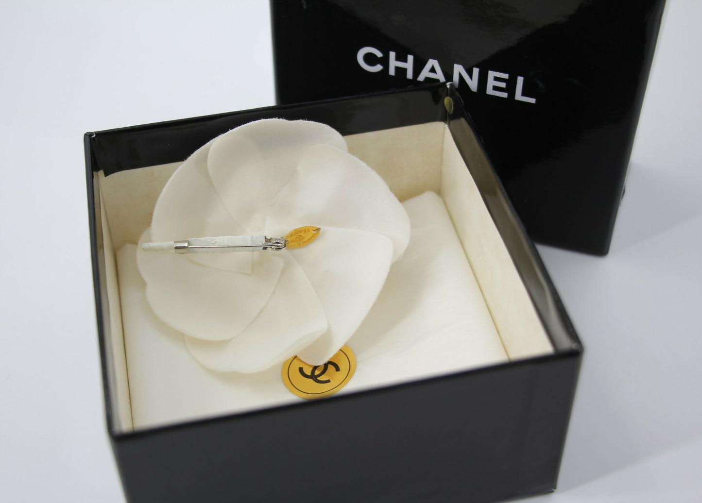 Chanel Vintage 81-85 Silk Light White Beige Camellia Brooch