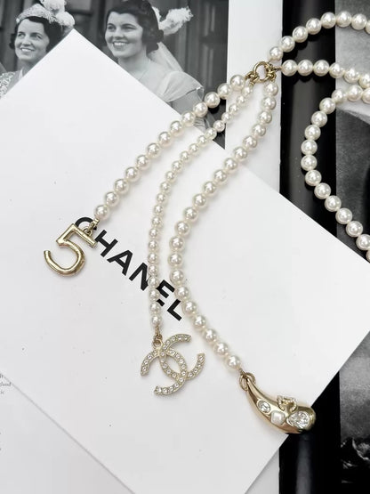 Chanel 21S No. 5 letter sweater pearl necklace