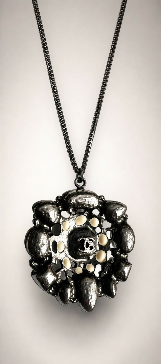 Rare Chanel 12A Paris Bombay White Metallic Grey Ruthenium Pendant Necklace