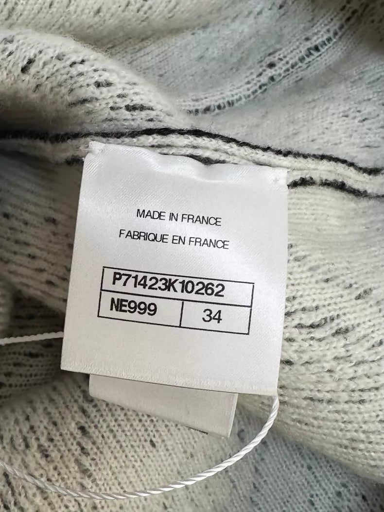 Chanel 21B black/grey cashmere quilted cardigan w
